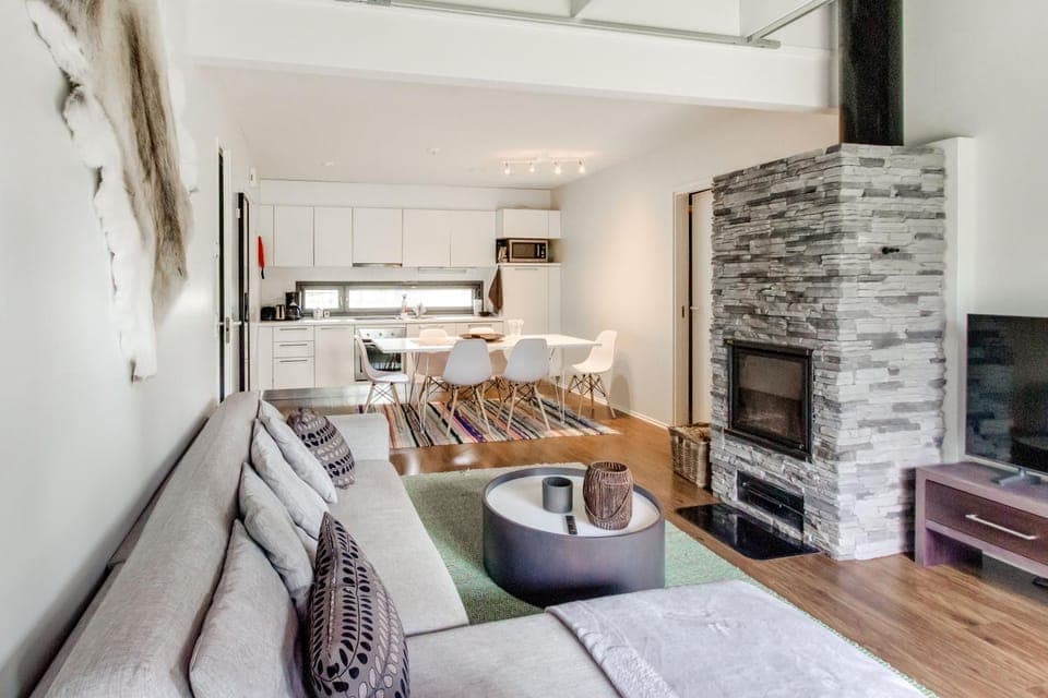 TV and multimedia, Kitchen or kitchenette, Living room, Dining area, flat iron