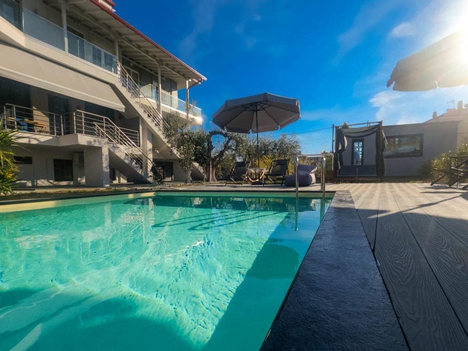 Property building, Day, Lobby or reception, Swimming pool, sunbed