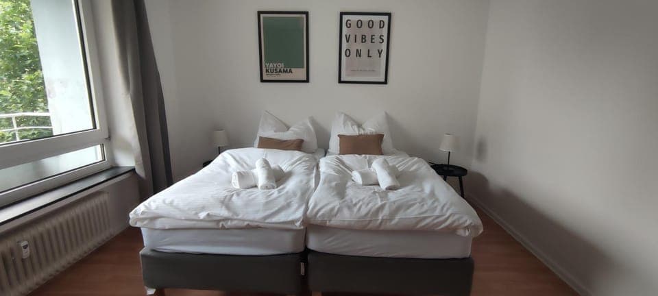 Bed, Photo of the whole room, Bedroom, towels