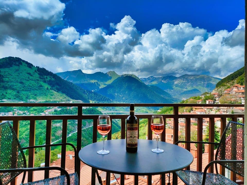 Nearby landmark, Day, Natural landscape, Dining area, Mountain view