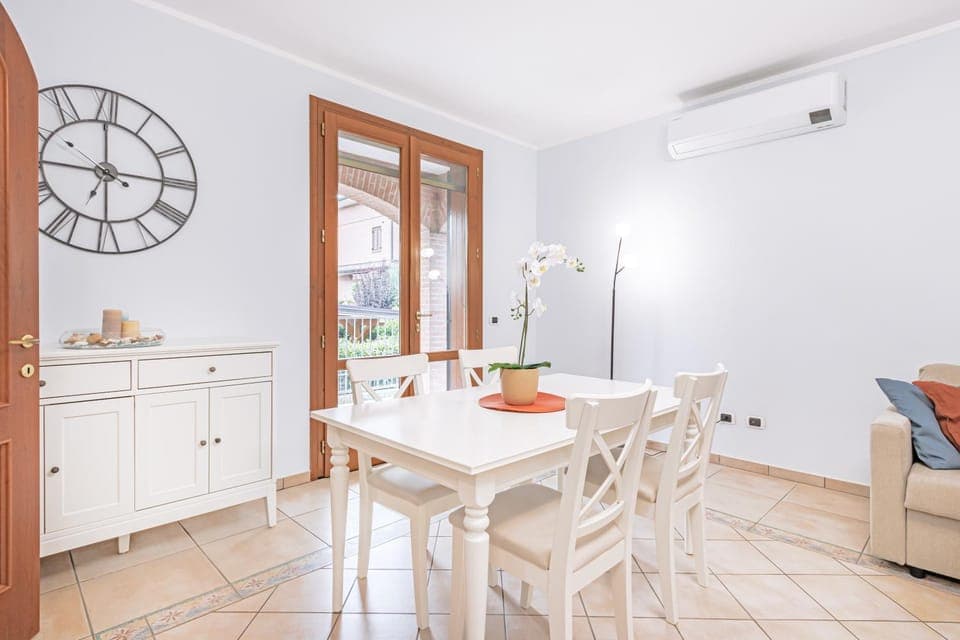 Living room, Dining area, air conditioner