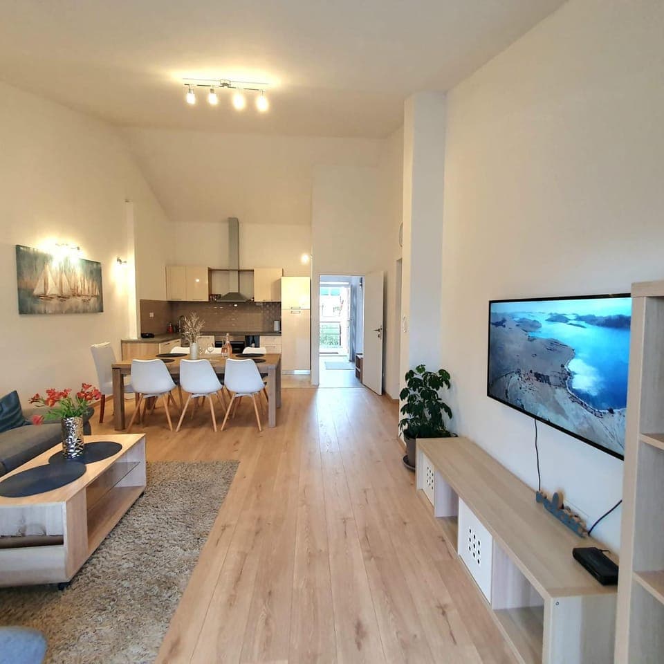 Kitchen or kitchenette, Seating area