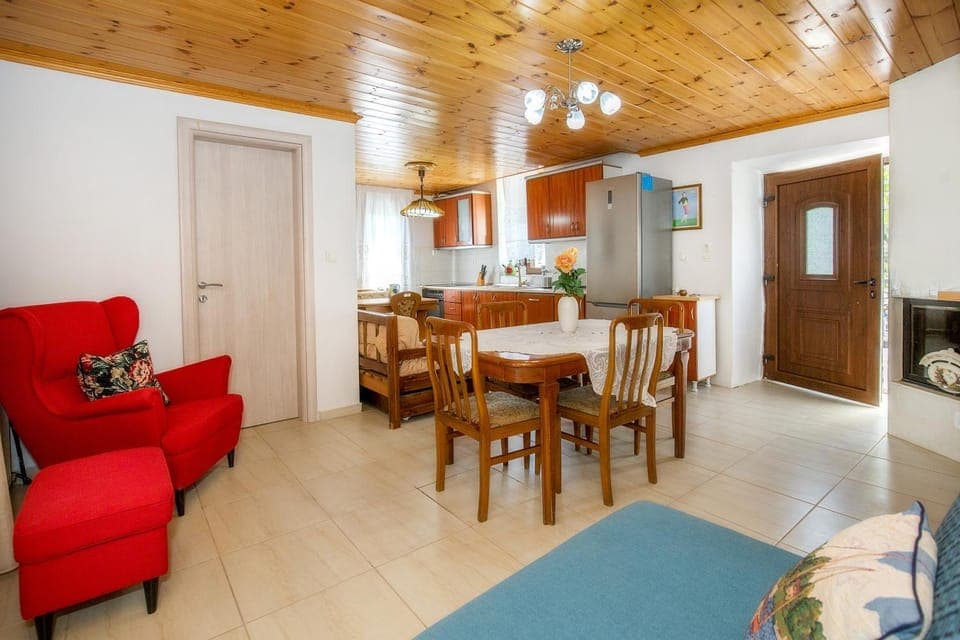 Kitchen or kitchenette, Seating area, Dining area, pet friendly