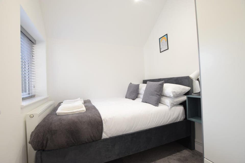 Bed, Bedroom, wardrobe