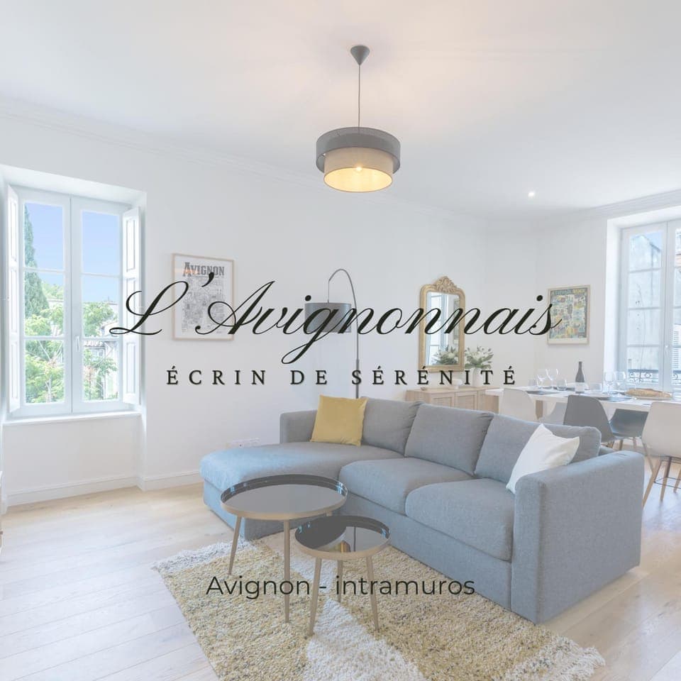 Communal lounge/ TV room, TV and multimedia, Living room, Seating area, Dining area, City view, Garden view