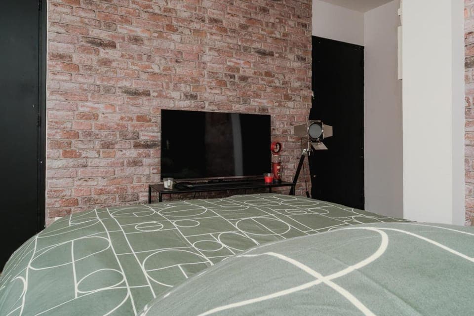 Communal lounge/ TV room, Bed, TV and multimedia, Photo of the whole room, Evening entertainment