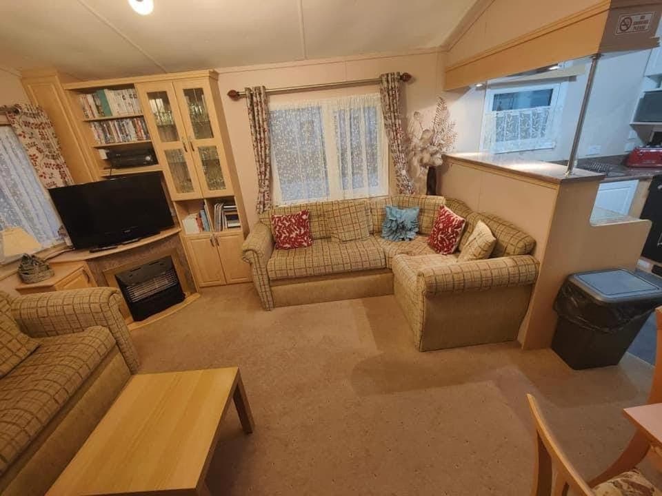 Communal lounge/ TV room, TV and multimedia, Living room, Seating area