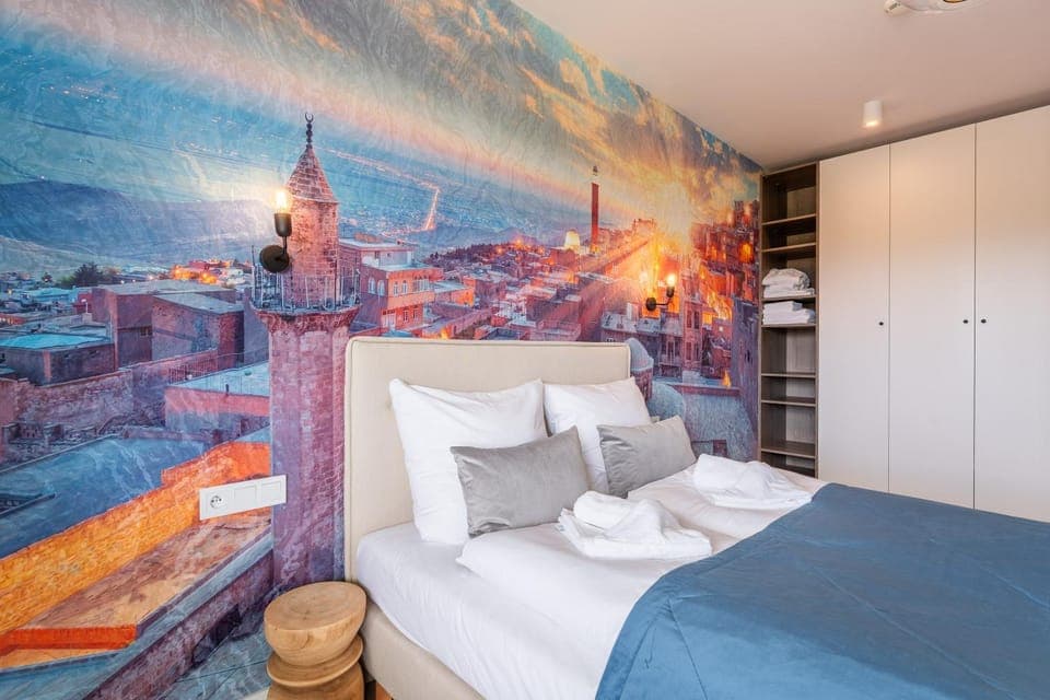 Bed, Bedroom, towels, wardrobe