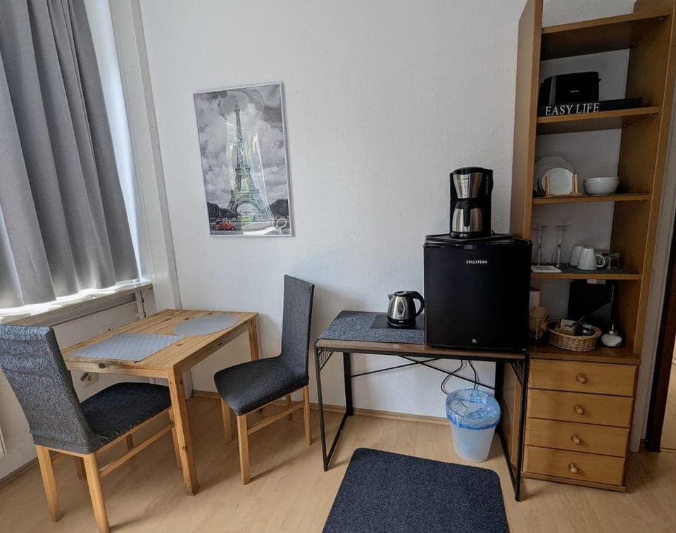 Coffee/tea facilities, Decorative detail, Dining area