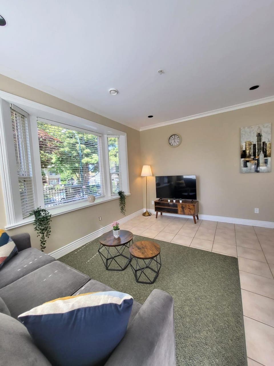 TV and multimedia, Living room, Seating area, Evening entertainment