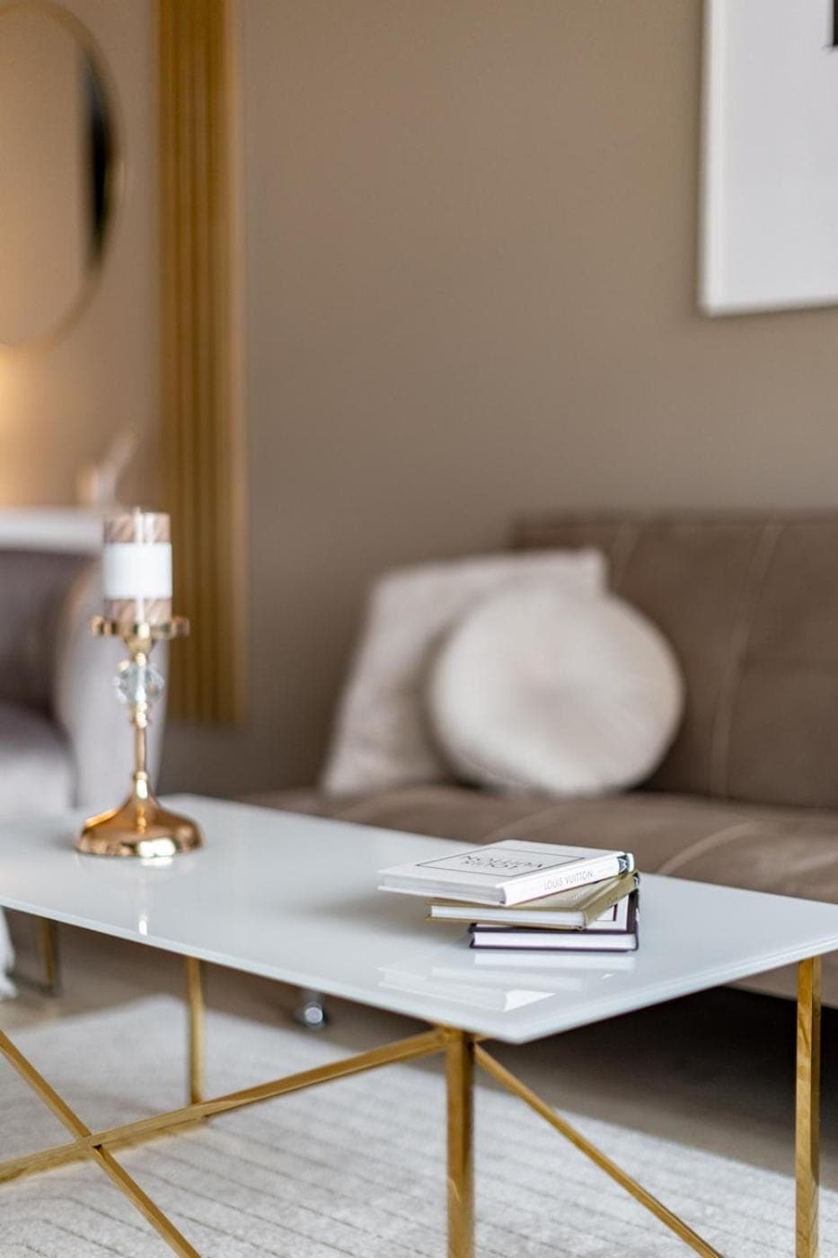 Living room, Photo of the whole room, Decorative detail, Seating area, Bedroom