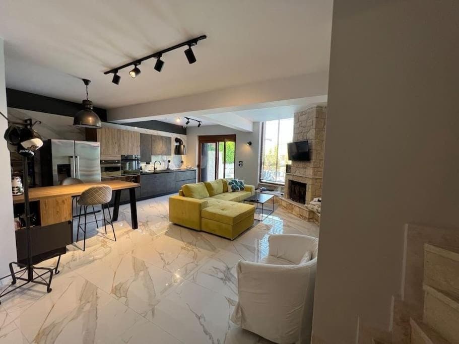 Kitchen or kitchenette, Living room