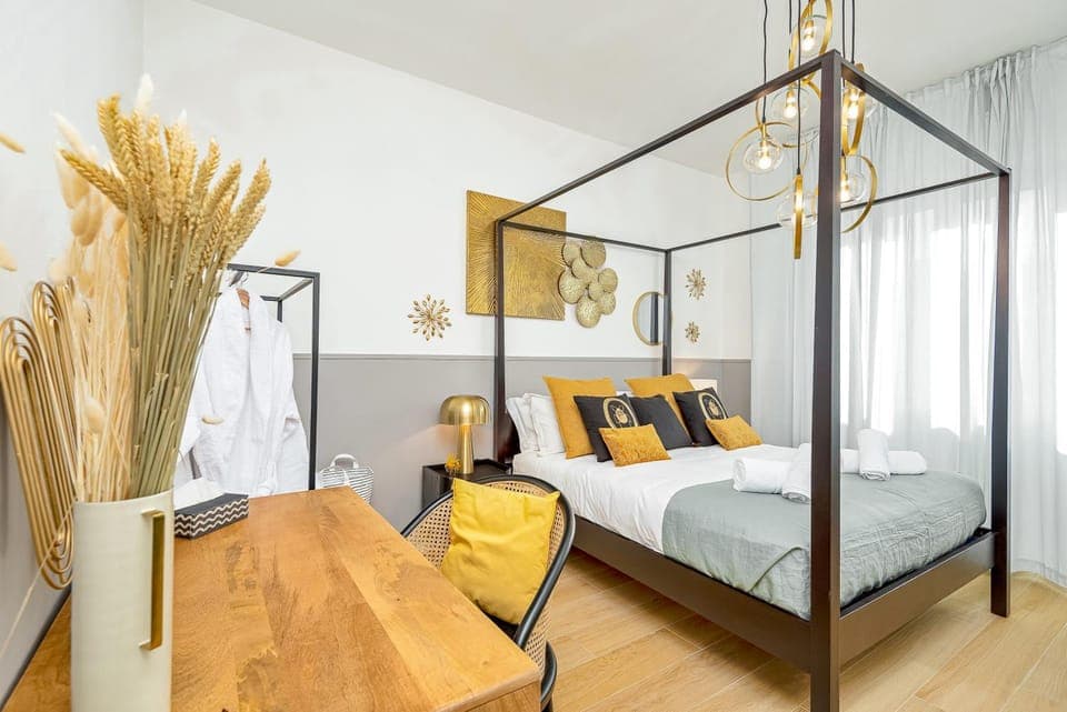 Bed, Photo of the whole room, Bedroom