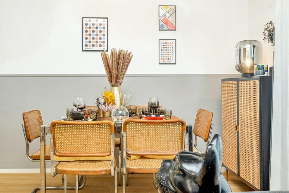 Living room, Seating area, Dining area