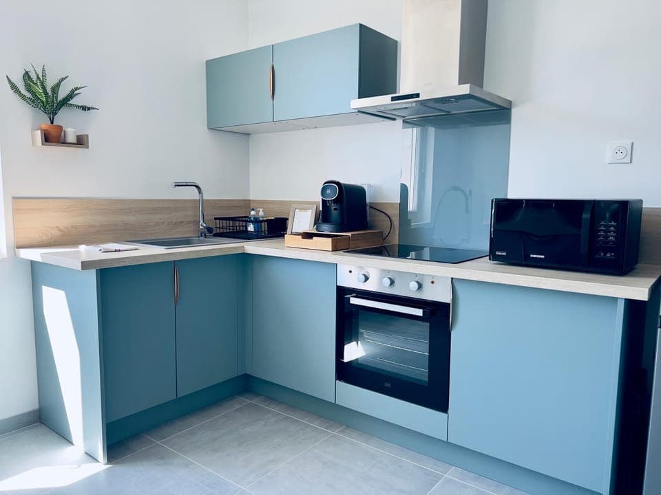 Coffee/tea facilities, Kitchen or kitchenette, minibar, pet friendly, stove