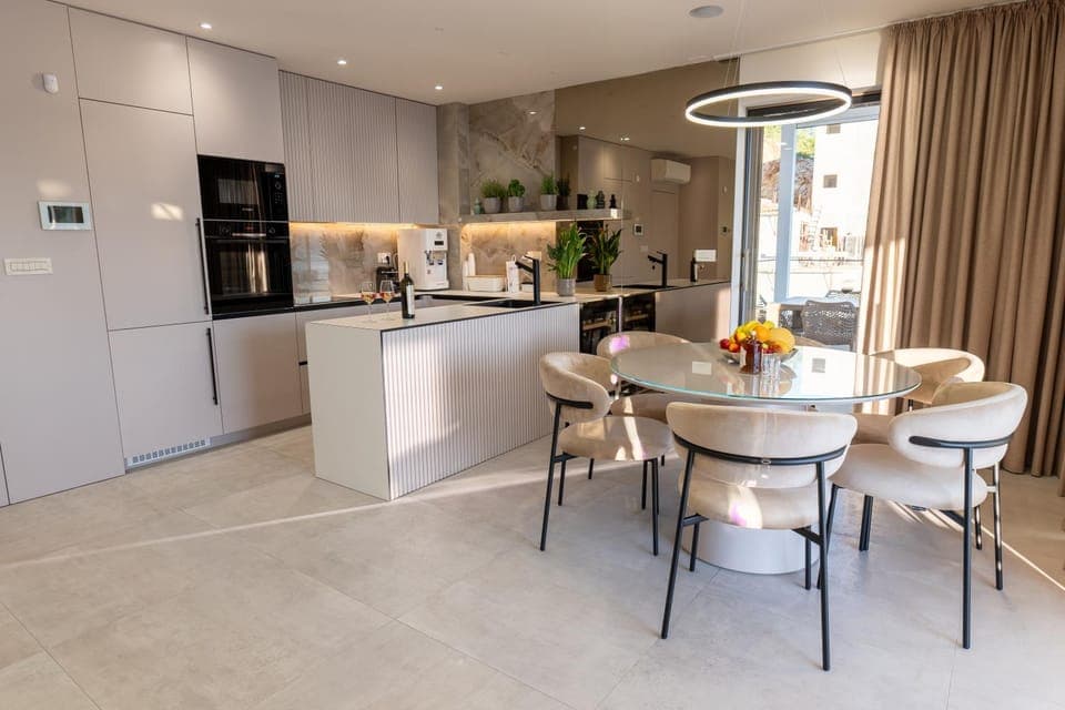 Kitchen or kitchenette, Living room, Seating area, Dining area, dishwasher, oven, stove