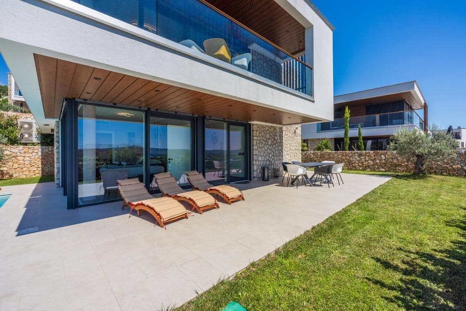 Property building, Garden