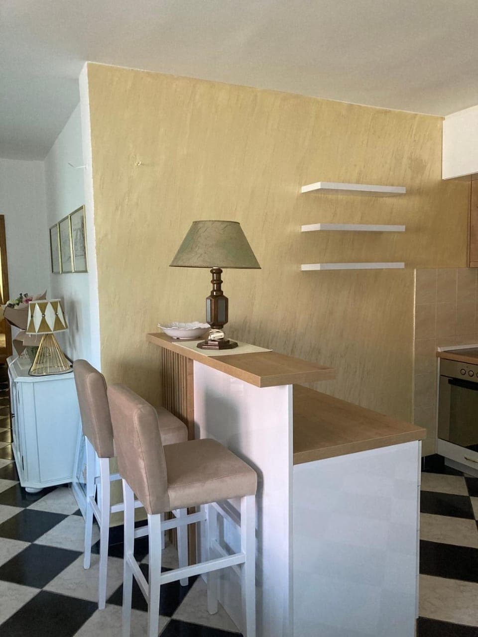 Kitchen or kitchenette, Living room, Seating area, Dining area