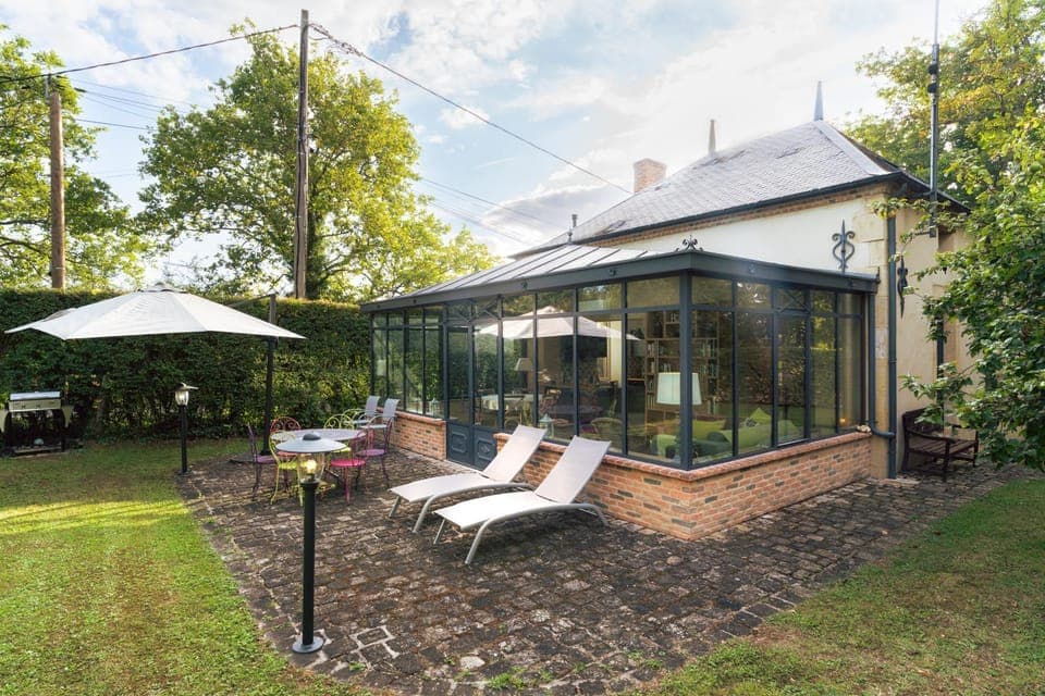 Property building, Patio, Garden, Garden view, sunbed