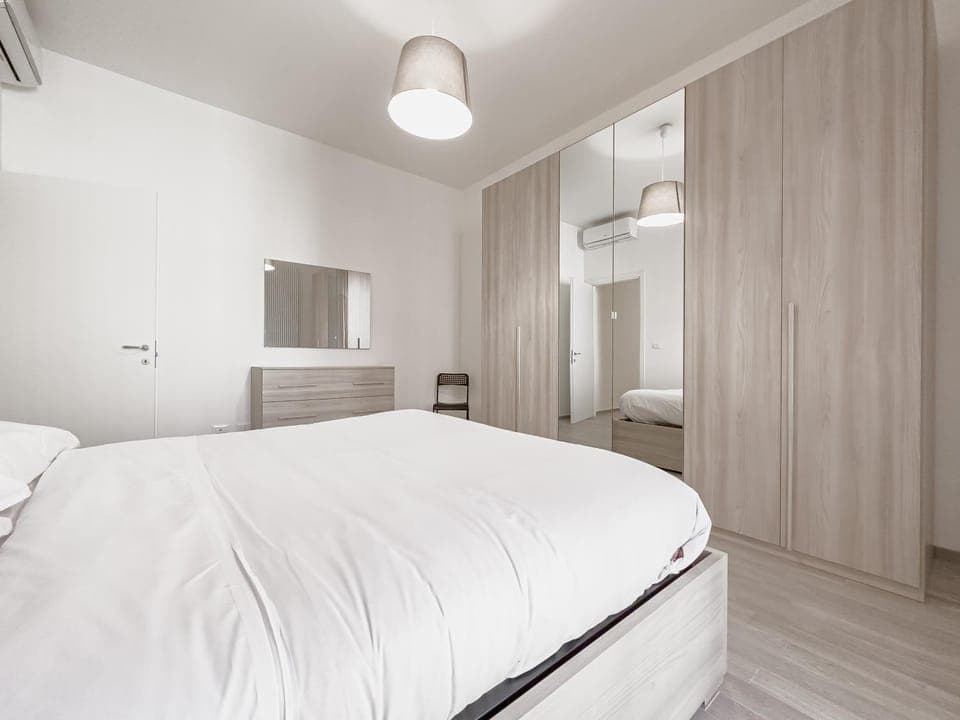 Bed, Photo of the whole room, Bedroom, wardrobe, air conditioner