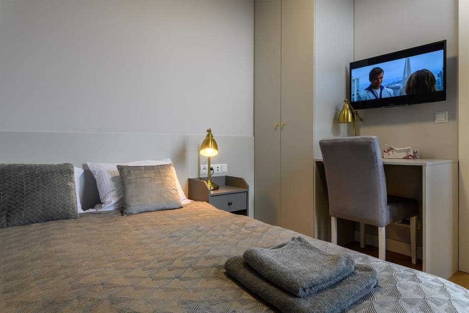 Bed, Photo of the whole room, Bedroom, towels