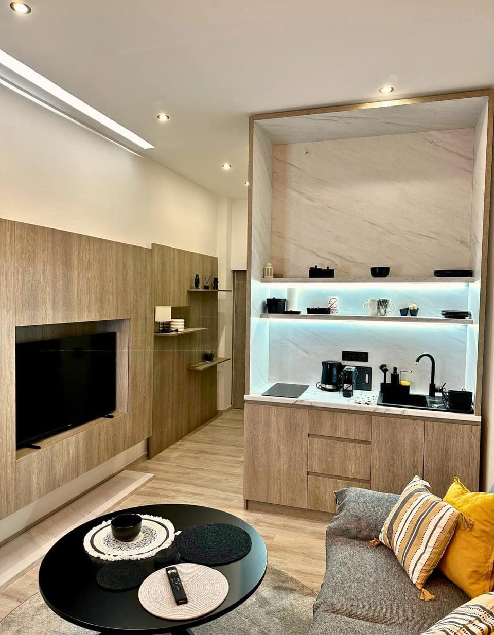 Coffee/tea facilities, Living room, Seating area, oven