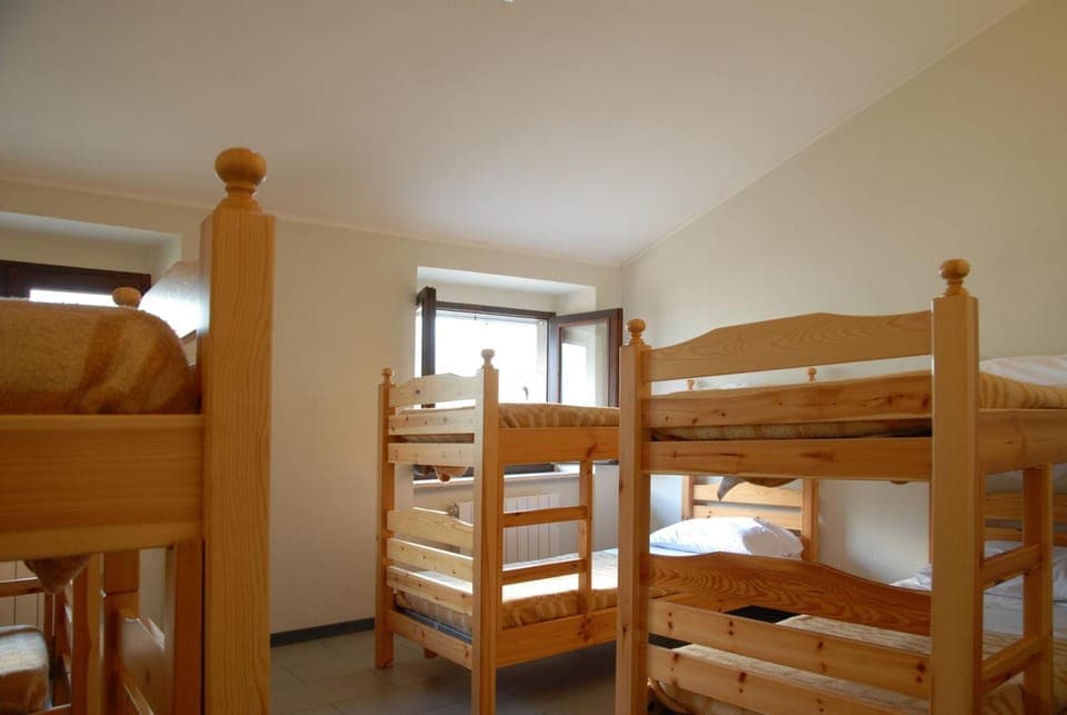 Bedroom, bunk bed