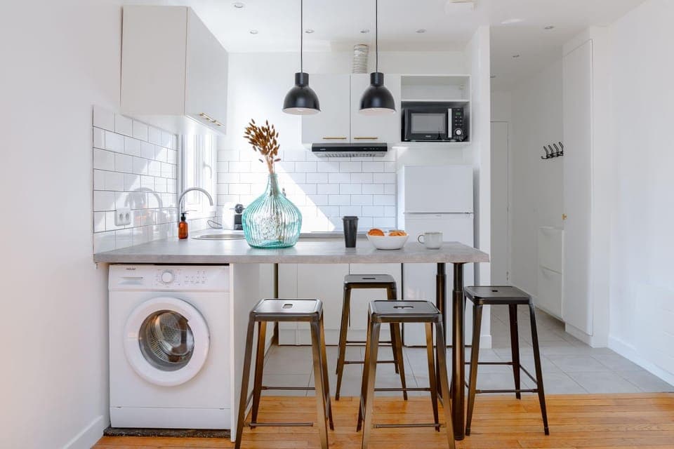 Kitchen or kitchenette, Dining area, stove, washing machine