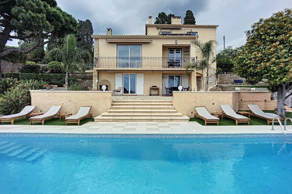 Property building, Garden, Swimming pool