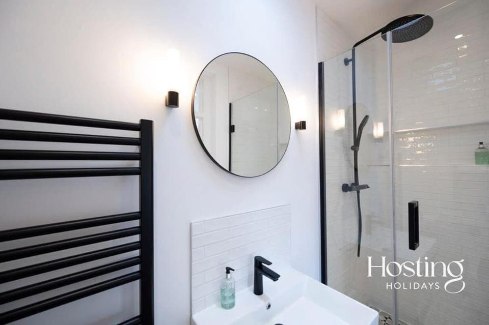 Shower, Bathroom, towels