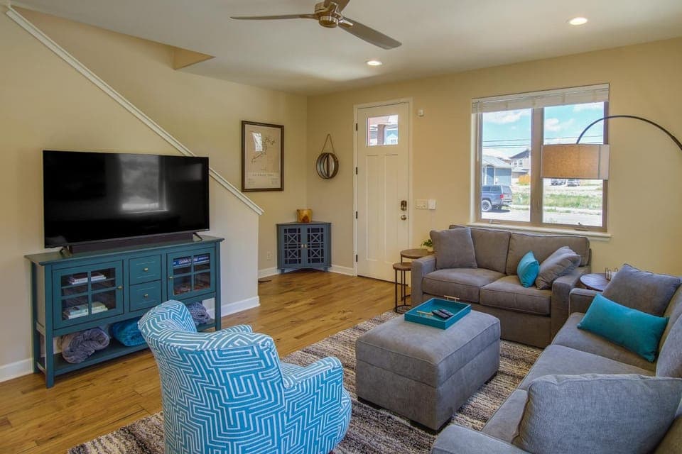 Salida Oasis: 1 Mi to Town, Mountain View, Hot Tub House in Salida