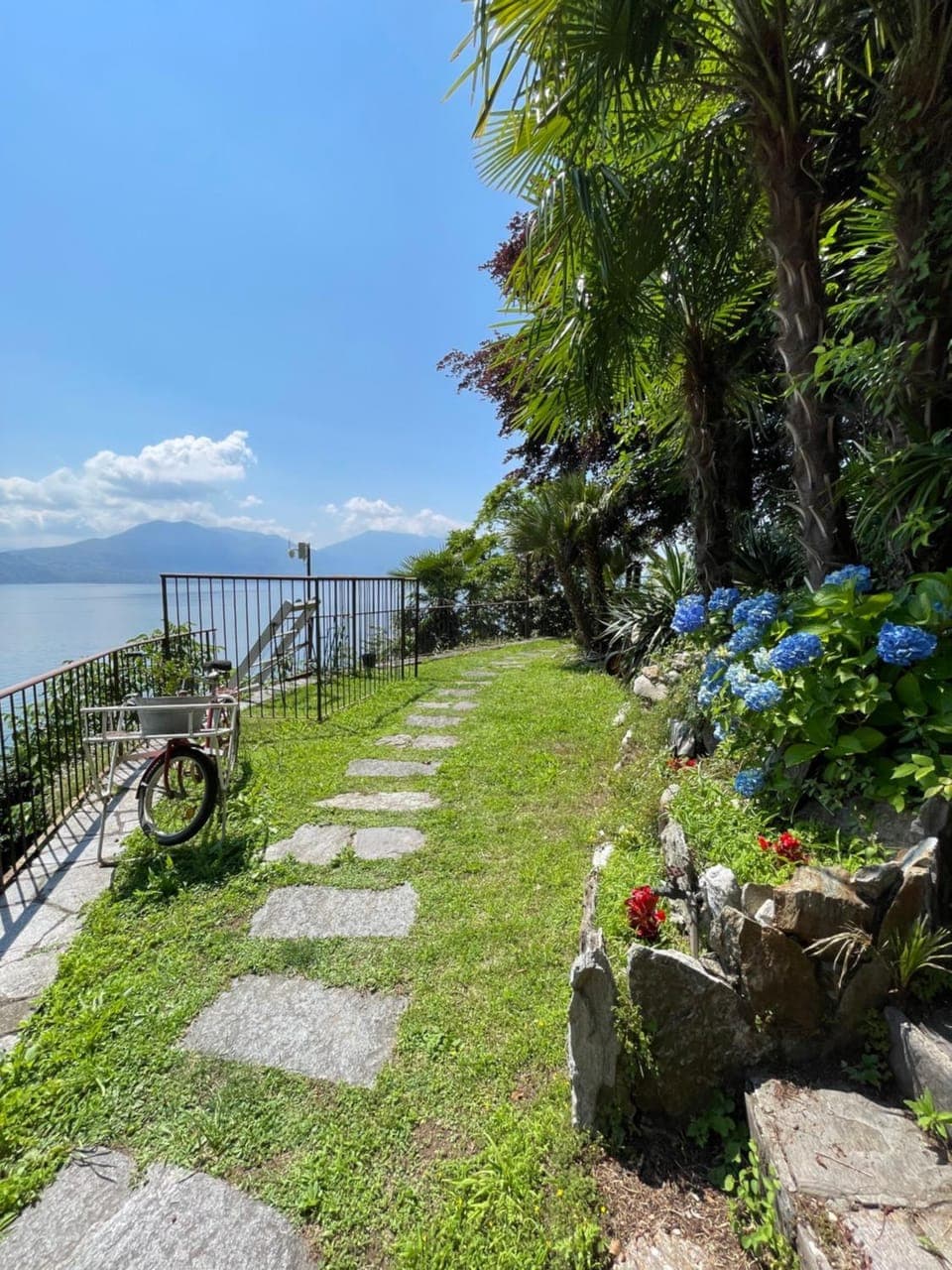 Garden, Garden view, Lake view, Mountain view