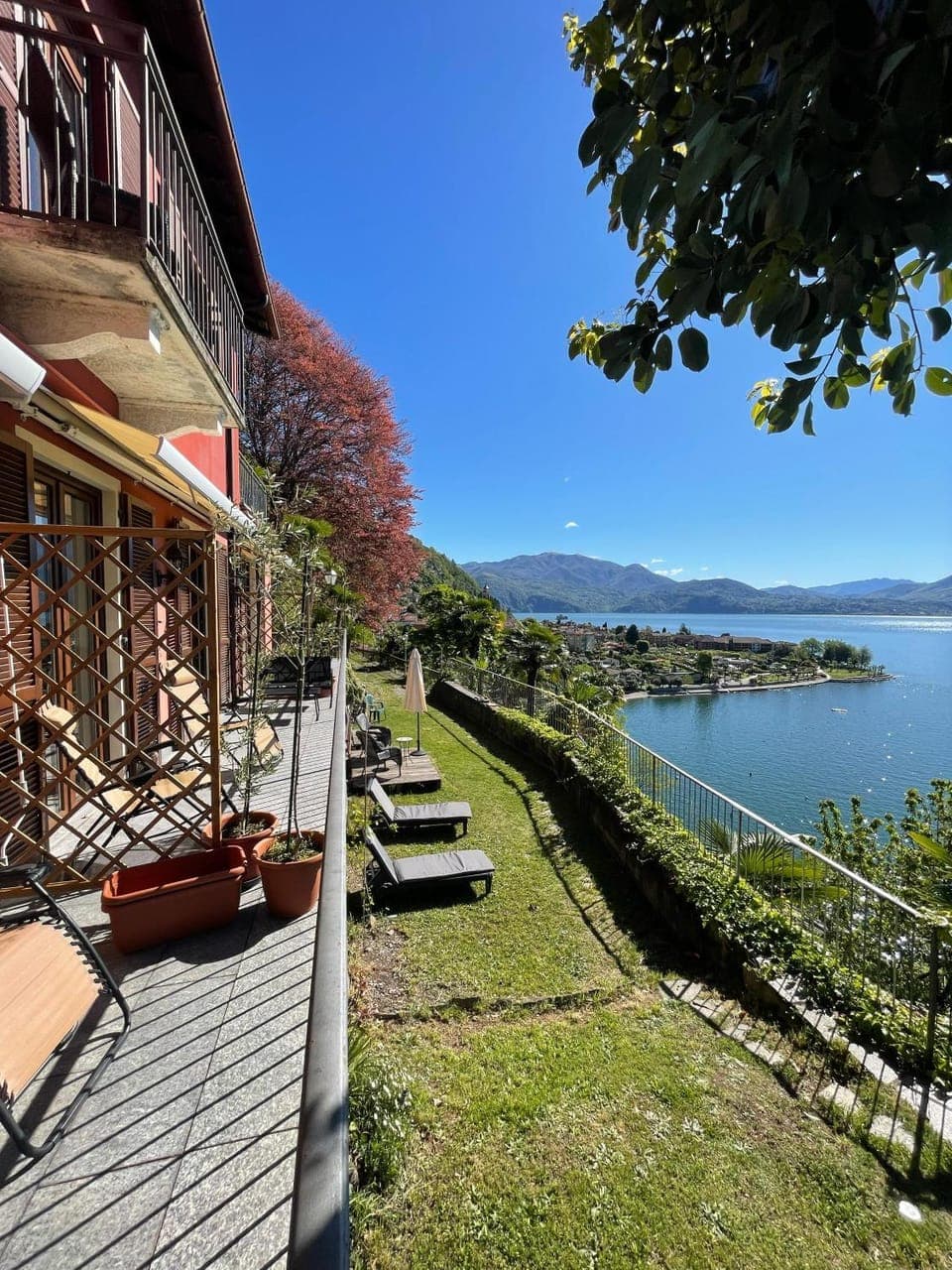 Property building, Garden, Garden view, Lake view, Mountain view, sunbed