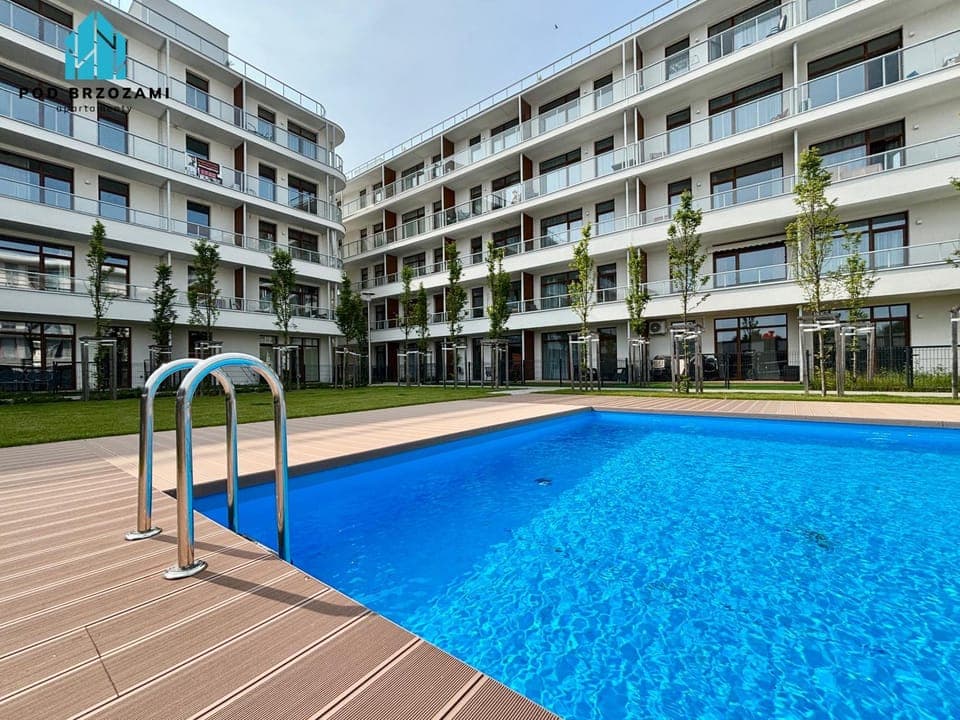 Swimming pool, Swimming pool