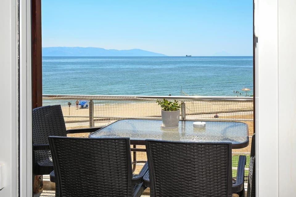 Patio, Natural landscape, View (from property/room), Balcony/Terrace, Beach