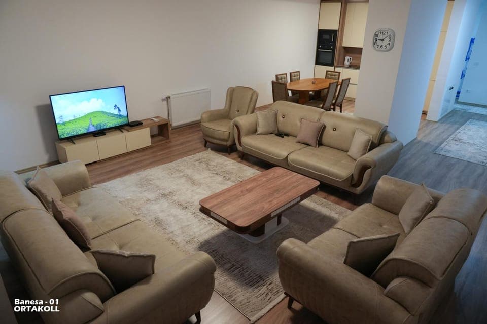 Communal lounge/ TV room, TV and multimedia, Living room, Seating area, Evening entertainment