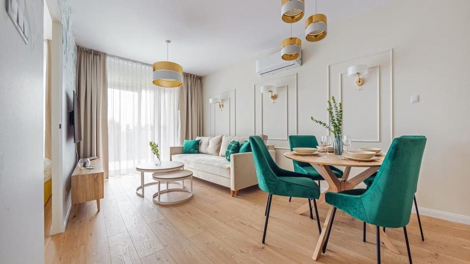 Living room, Seating area, Dining area