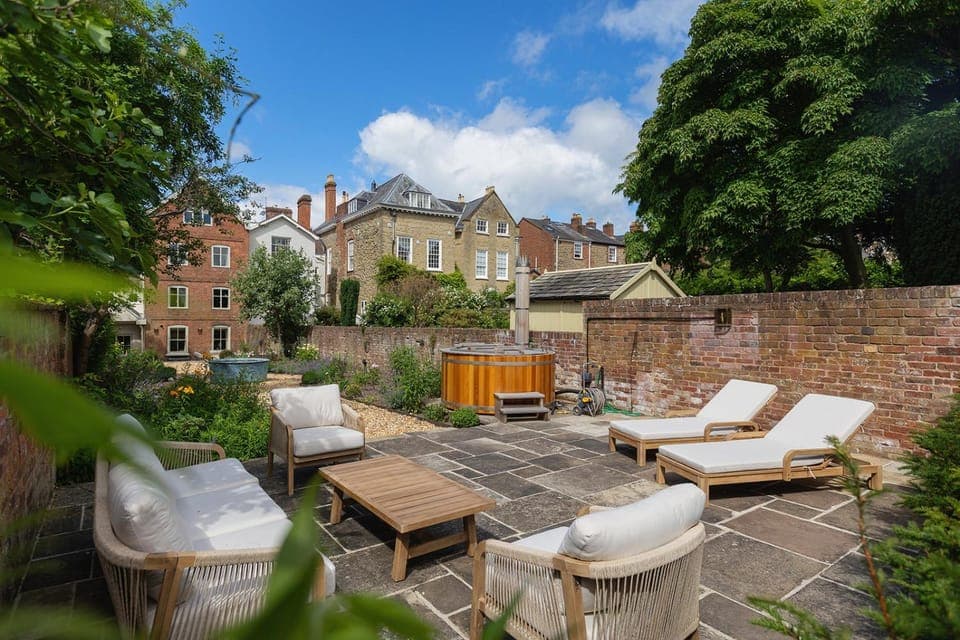 Property building, Patio, Garden, sunbed