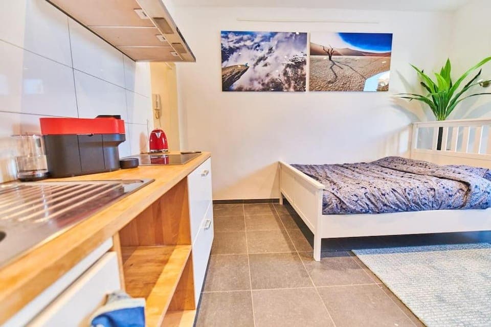 Kitchen or kitchenette, Photo of the whole room, Bedroom