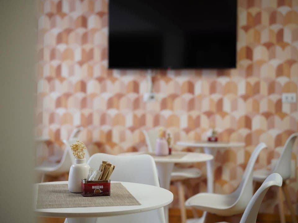 TV and multimedia, Lounge or bar, Seating area