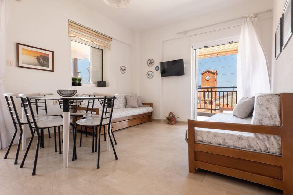 Photo of the whole room, Seating area, Dining area