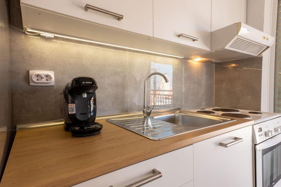 Kitchen or kitchenette