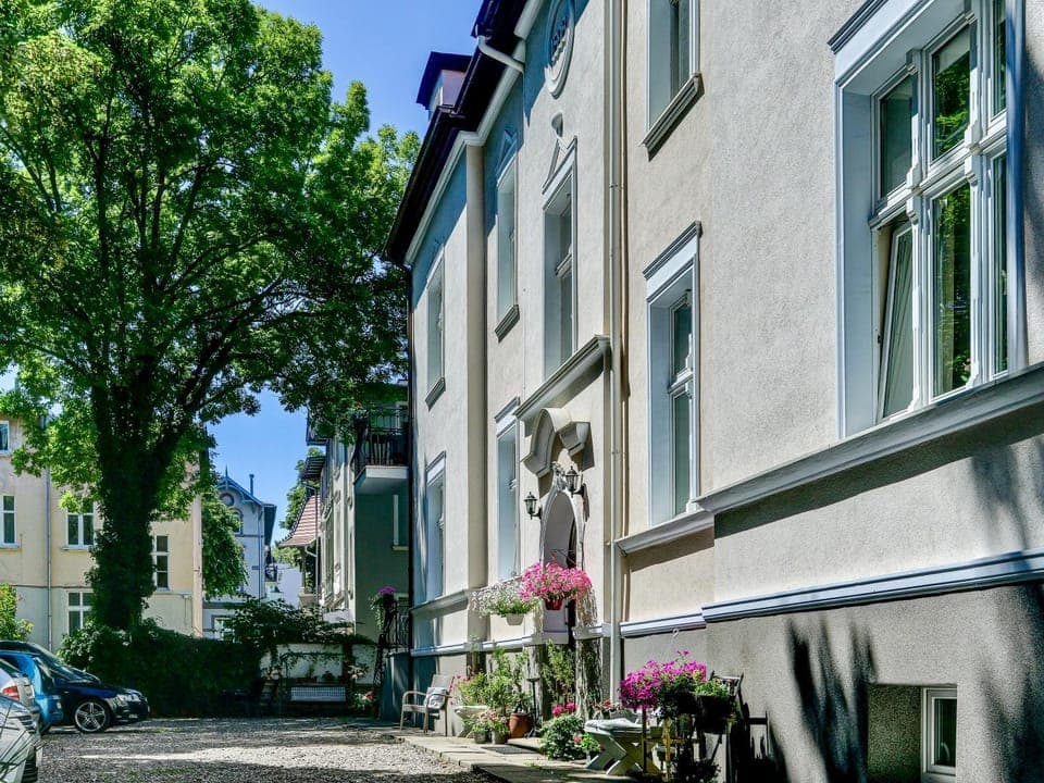 Property building, Neighbourhood