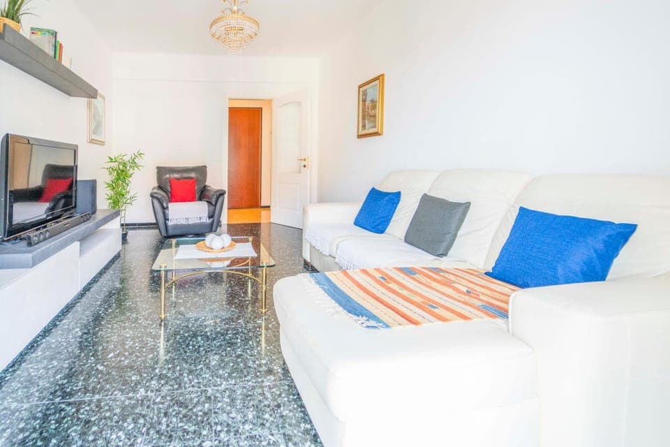 Communal lounge/ TV room, TV and multimedia, Living room, Seating area, Evening entertainment