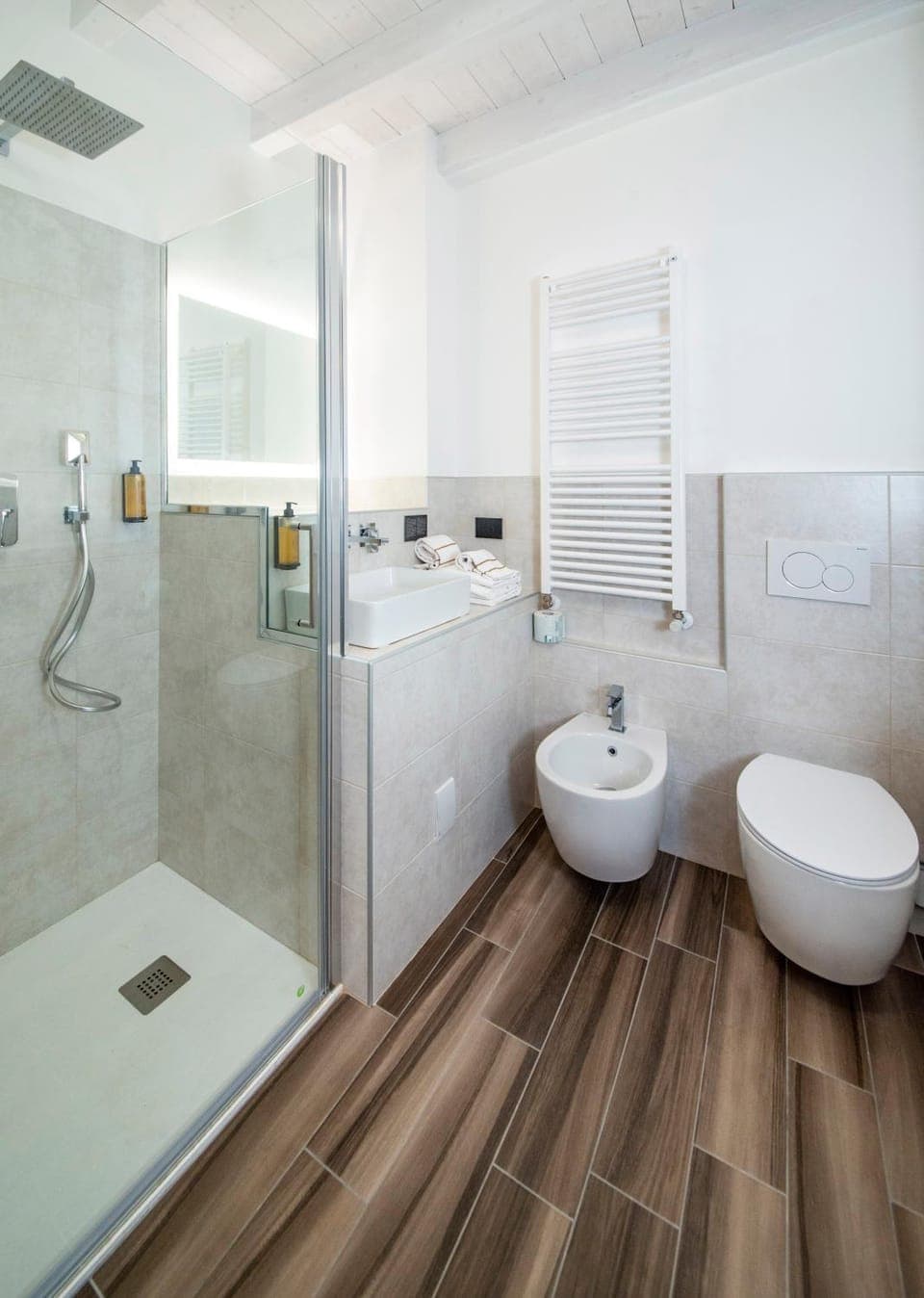 Shower, Toilet, Bathroom, bidet, towels