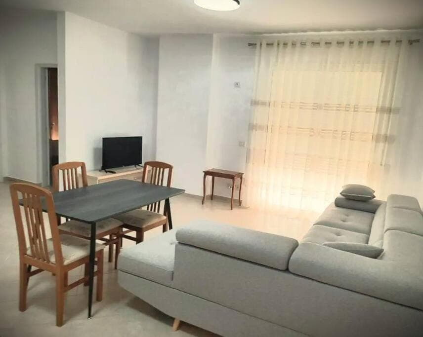 TV and multimedia, Living room, Seating area, Dining area