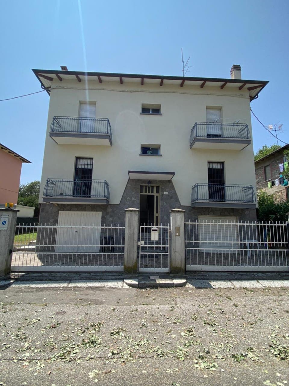 Property building, Quiet street view