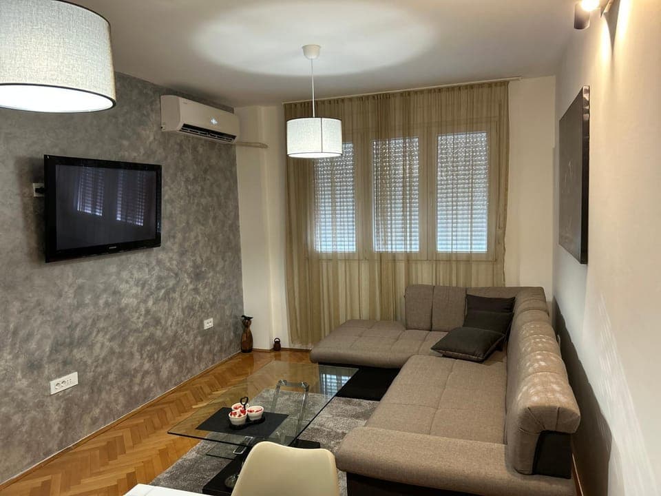 Communal lounge/ TV room, TV and multimedia, Living room, Seating area, internet, air conditioner