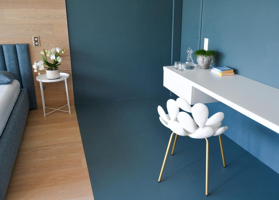 Seating area, Bedroom