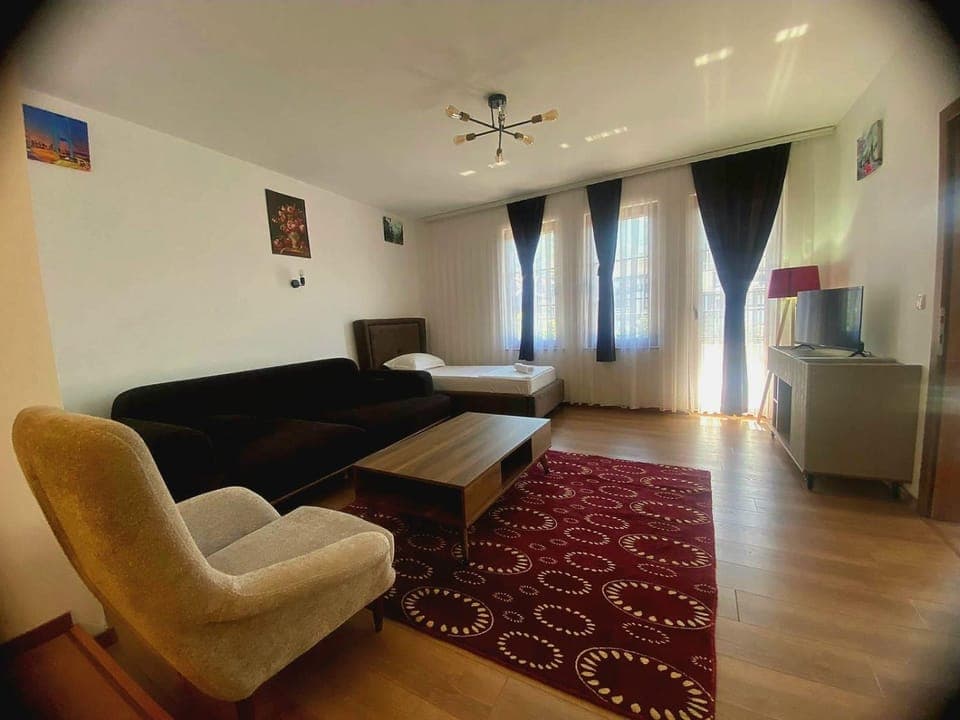 TV and multimedia, Living room, Seating area